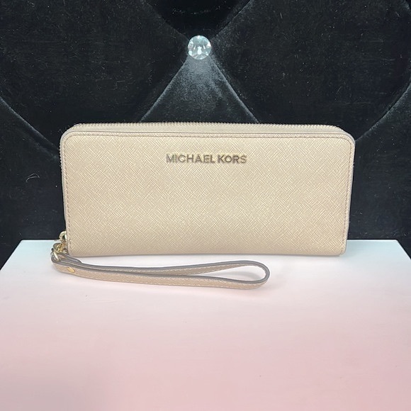 MICHAEL KORS Large Continental Wristlet Wallet in Oyster. 32S5GTVE9L - Picture 1 of 10